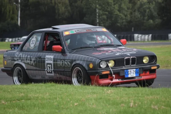 Campeonato Nacional de Automovilismo 2026: bmw e30 carro carrera premio ford
