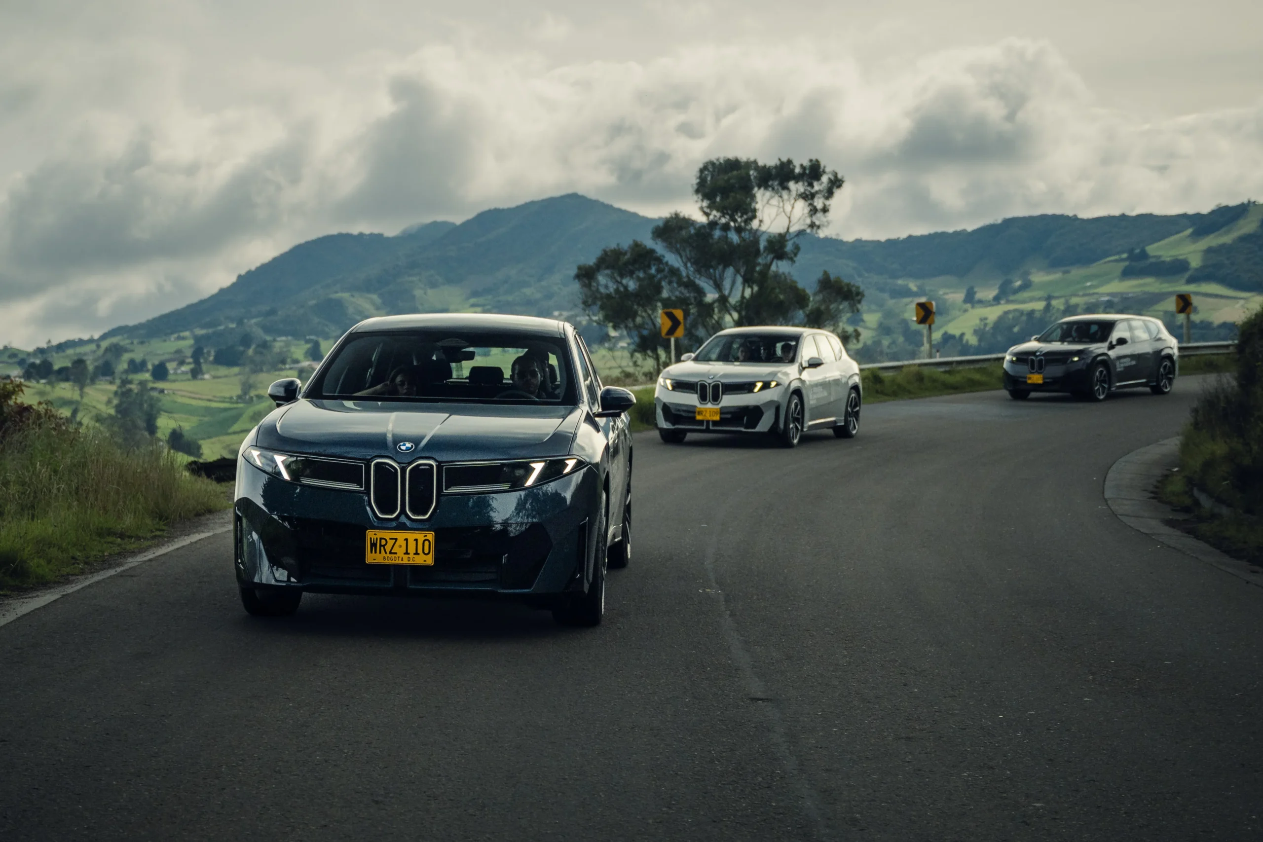 BMW iX3 carretera Bogotá Villa de Leyva