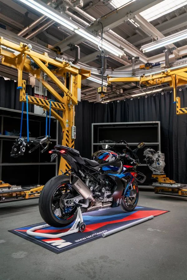 BMW M 1000 RR con nuevo bastidor M Motorsport.