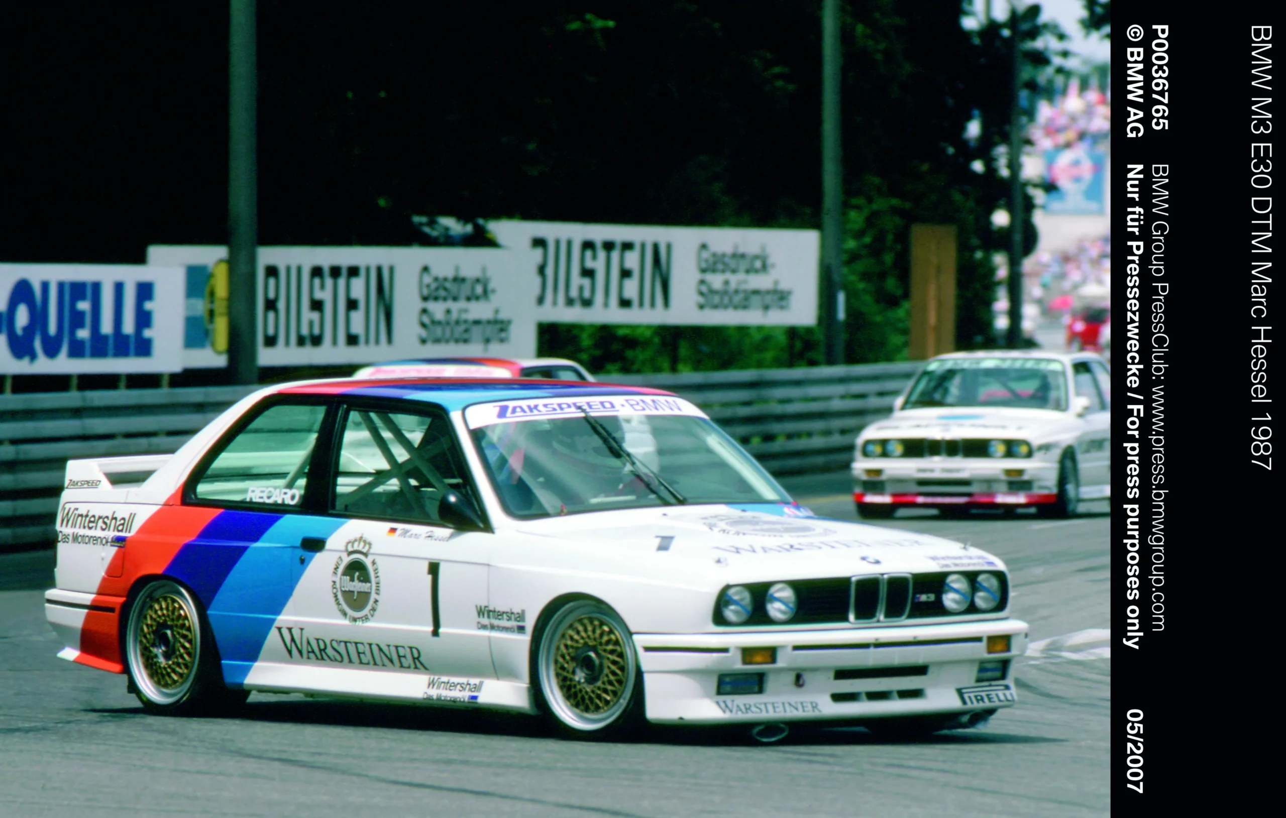 BMW M3: Un legado de 40 años forjando la excelencia en deportivos de alta gama 4 BMW M3 E30 DTM en pista