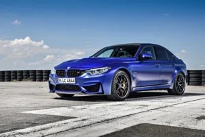 BMW M3 frontal azul, rines, parrilla