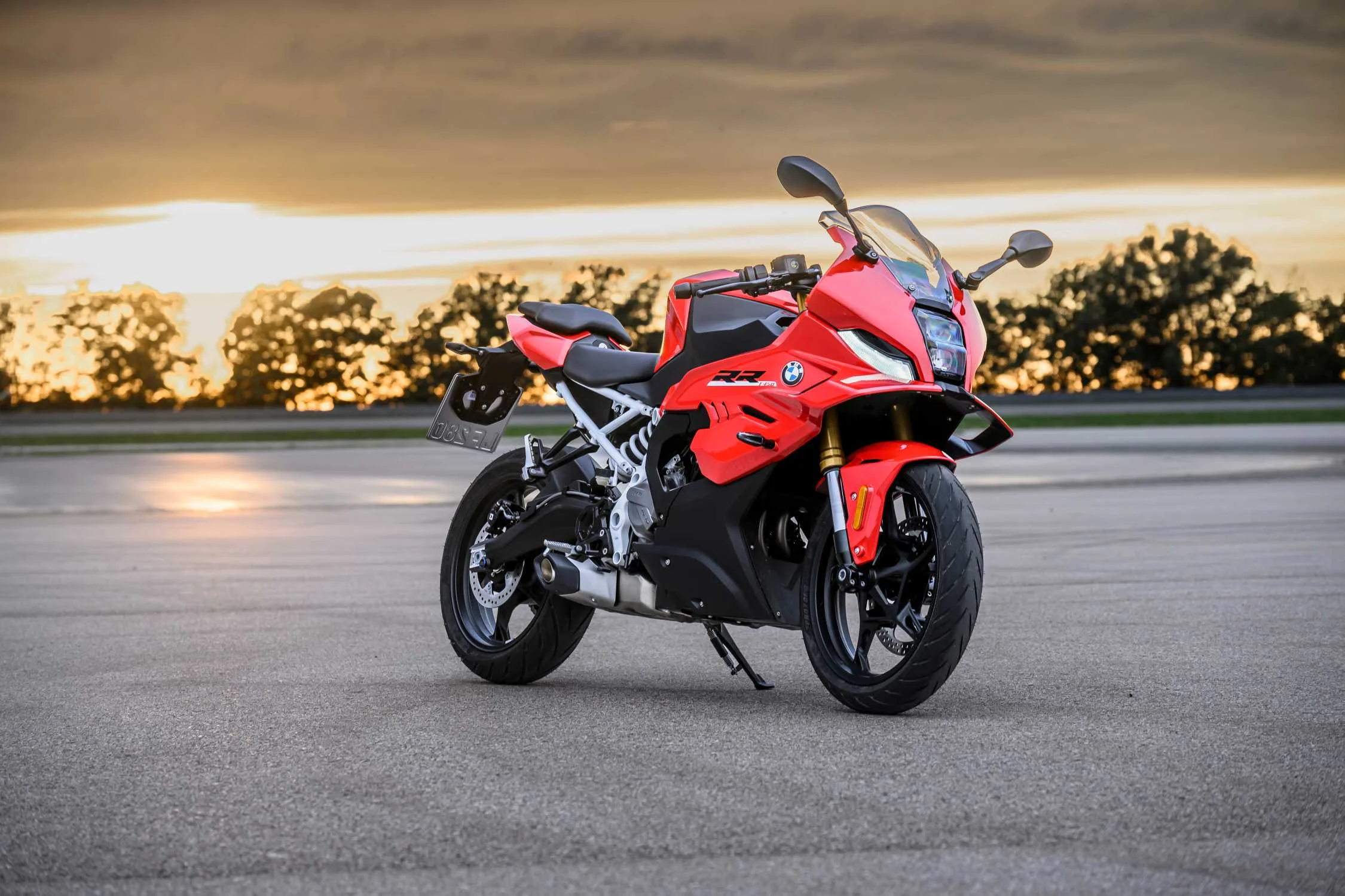 BMW F 450 RR: una moto supersport ligera que redefine la agilidad y el desempeño 5 BMW F 450 RR: BMW Motorrad F 450 RR roja deportiva