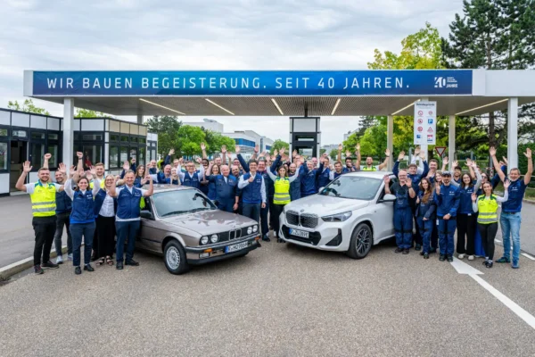 aniversario de BMW: Celebración de 40 años de producción en BMW Regensburg.