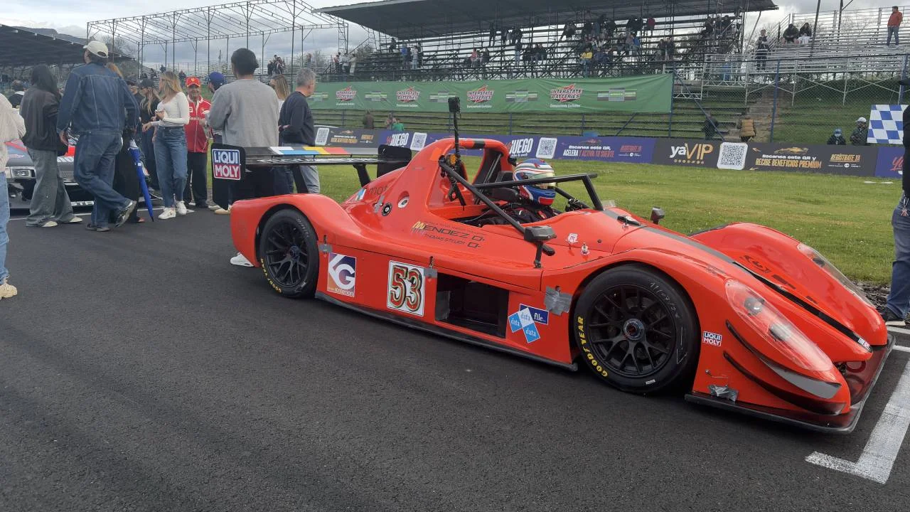 final de Campeonato Nacional de Automovilismo: Prototipo de carrera número 53 en Tocancipá