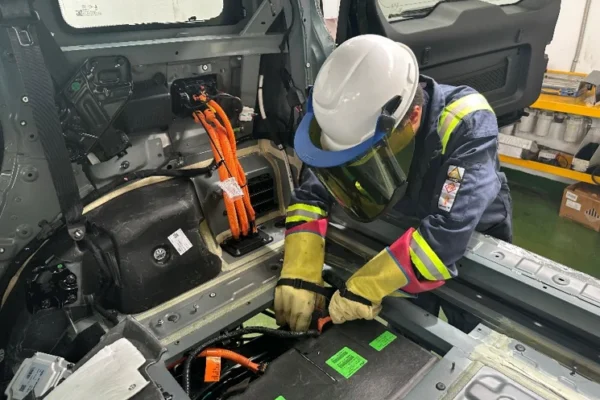 Reparación de electrificados Cesvi: Colombia lidera la reparación de electrificados y capacita talleres