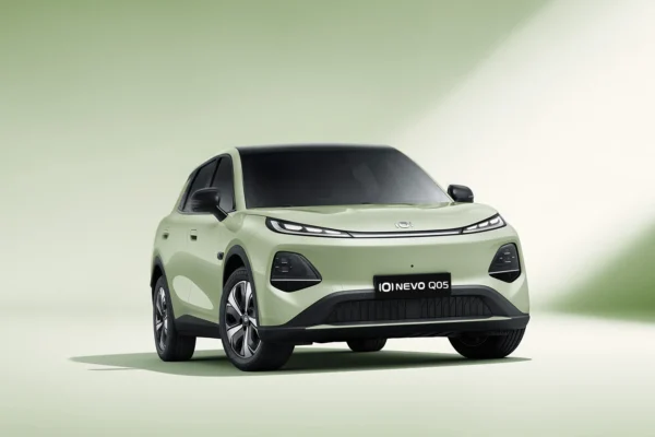 Changan NEVO Q05 SUV verde claro frontal