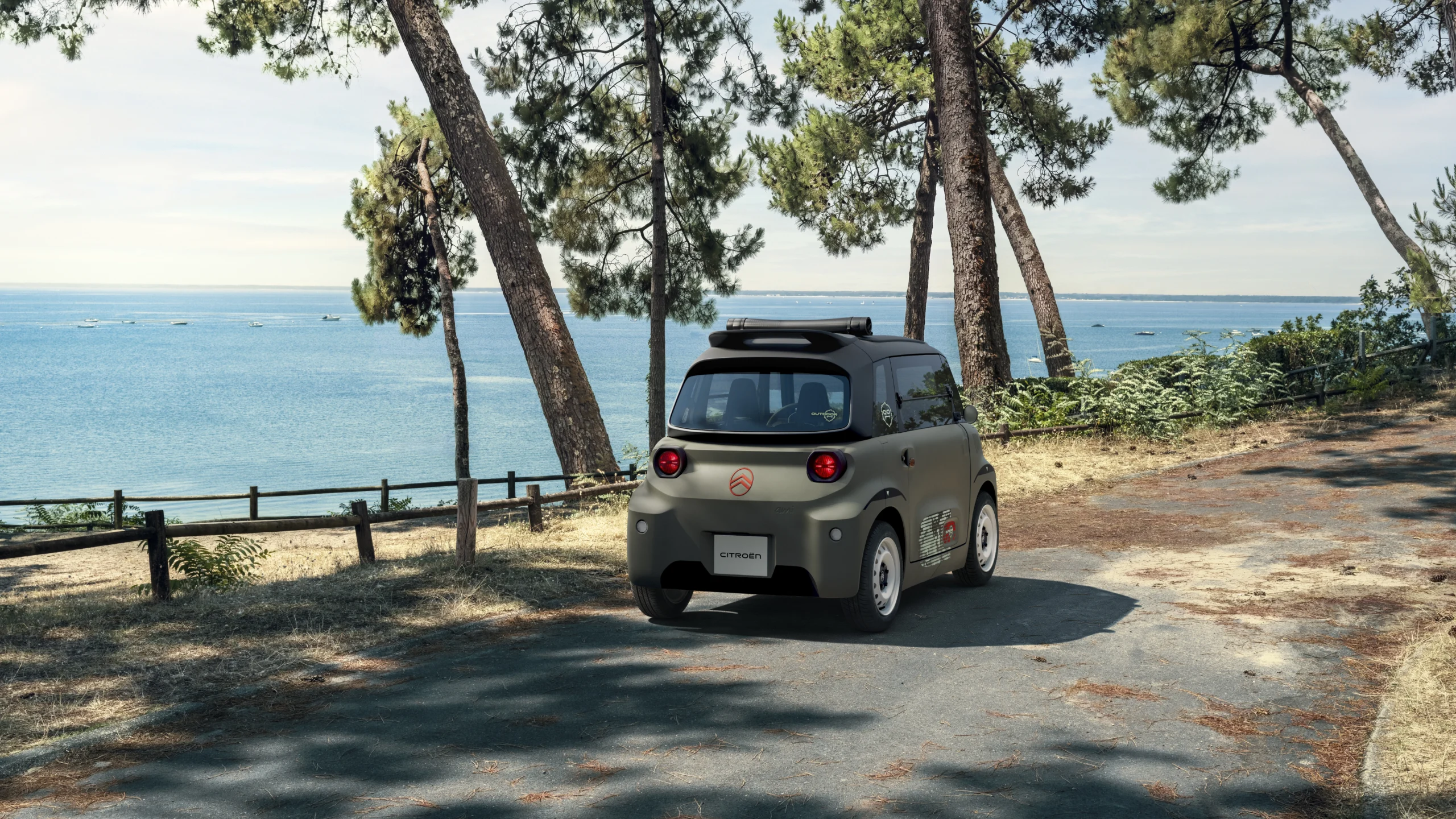 Citroën Outdoor: la nueva línea que infunde aventura diaria en sus modelos 9 Citroën Outdoor: Citroën Ami, vista trasera con rines de acero.
