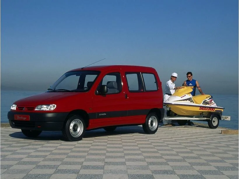 Citroën Berlingo primera generación remolcando Sea-Doo.