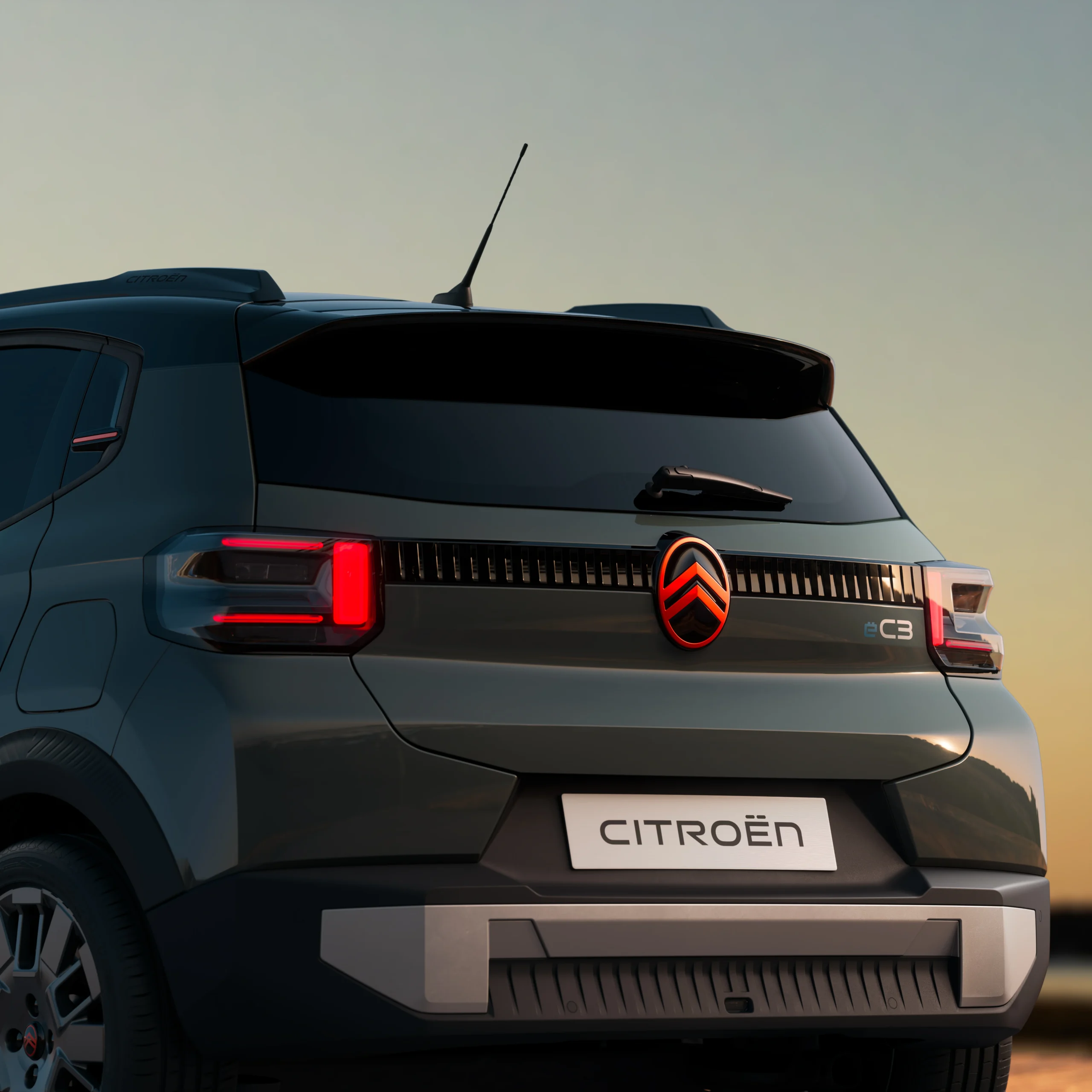 Citroën Outdoor: la nueva línea que infunde aventura diaria en sus modelos 2 Citroën Outdoor: Citroën C3 con luces LED traseras y logo distintivo.