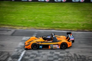 final de Campeonato Nacional de Automovilismo: Vehículo de competición naranja negro Autódromo Tocancipá