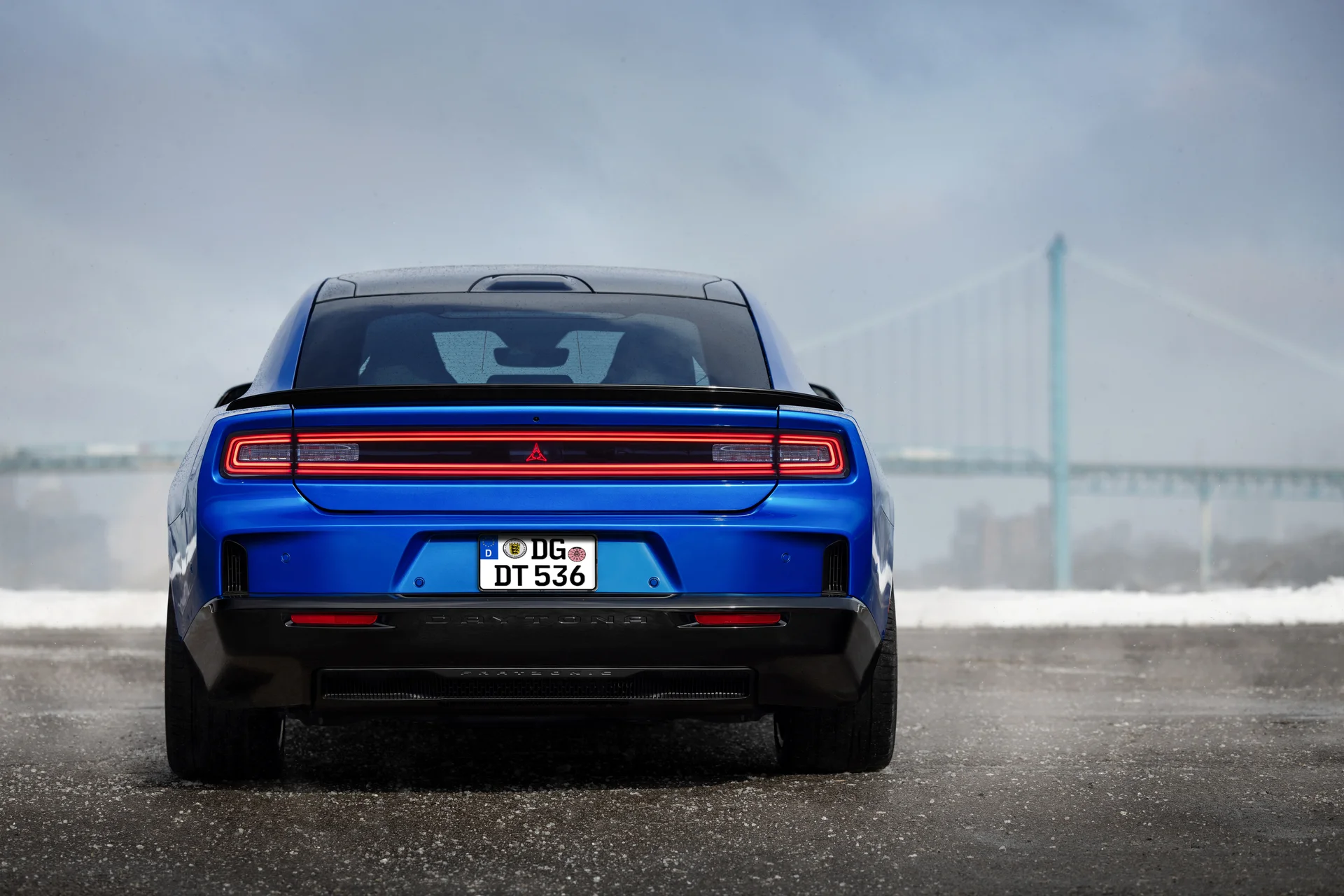 Dodge Charger Daytona trasero azul con luces LED.