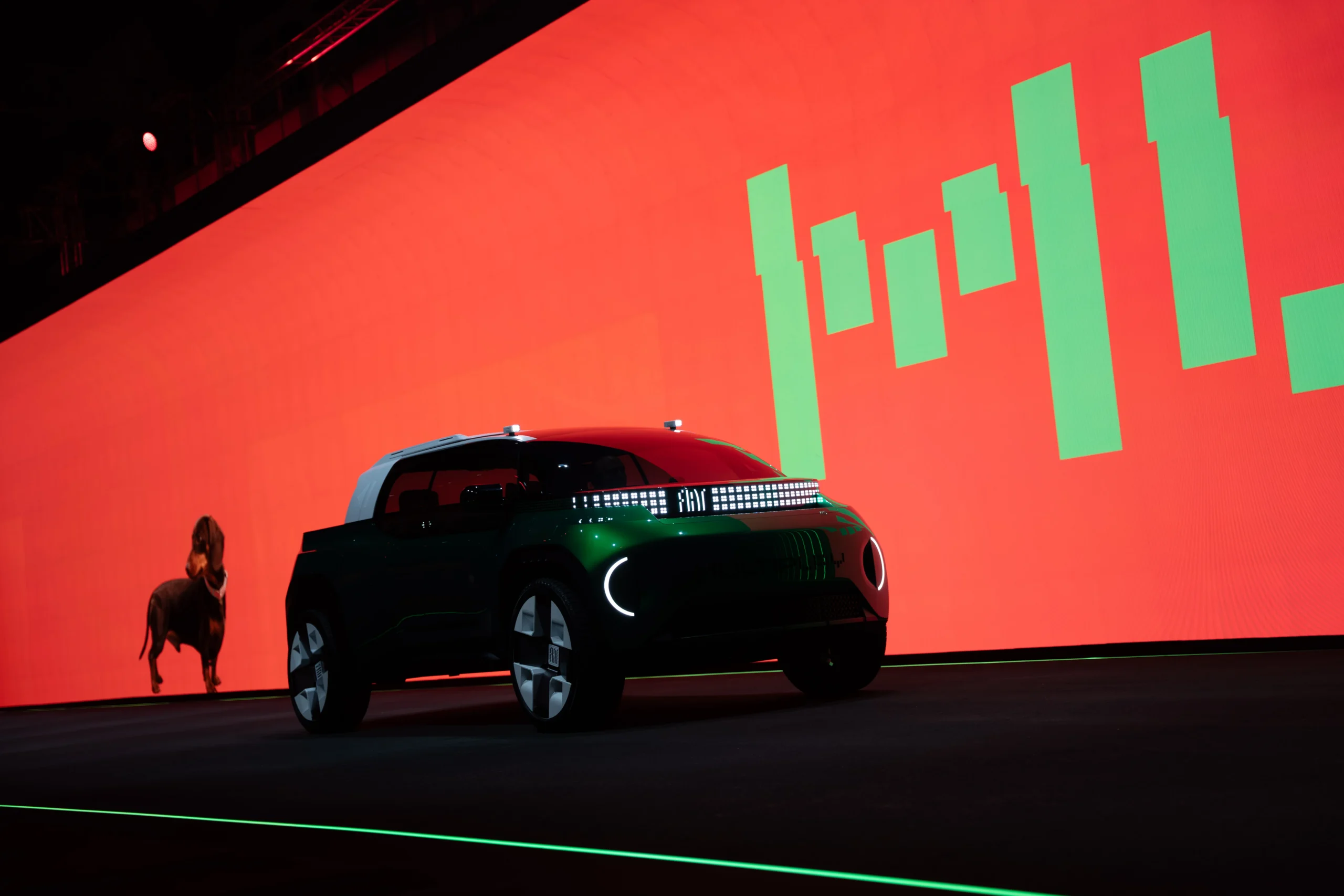Fiat Multiplay verde lanzamiento Paris luces LED