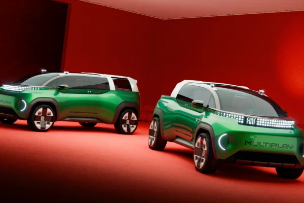 FIAT Multiplay concept en escenario rojo.