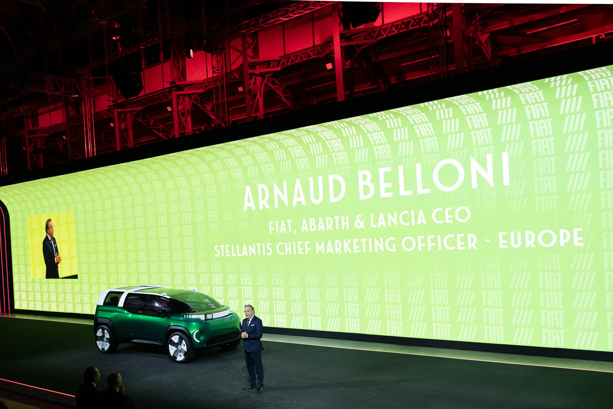 Arnaud Belloni presenta Fiat Multiplay concept verde.