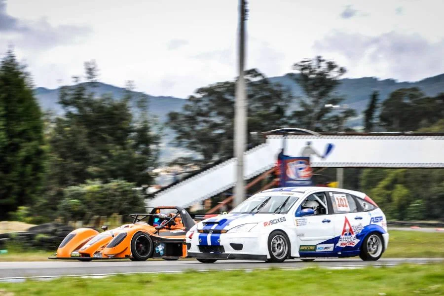 Campeonato Nacional de Automovilismo: Tocancipá vivirá la gran final del 'Premio Ford 130' 3 Campeonato Nacional de Automovilismo: Ford Focus y prototipo compitiendo en el autódromo.