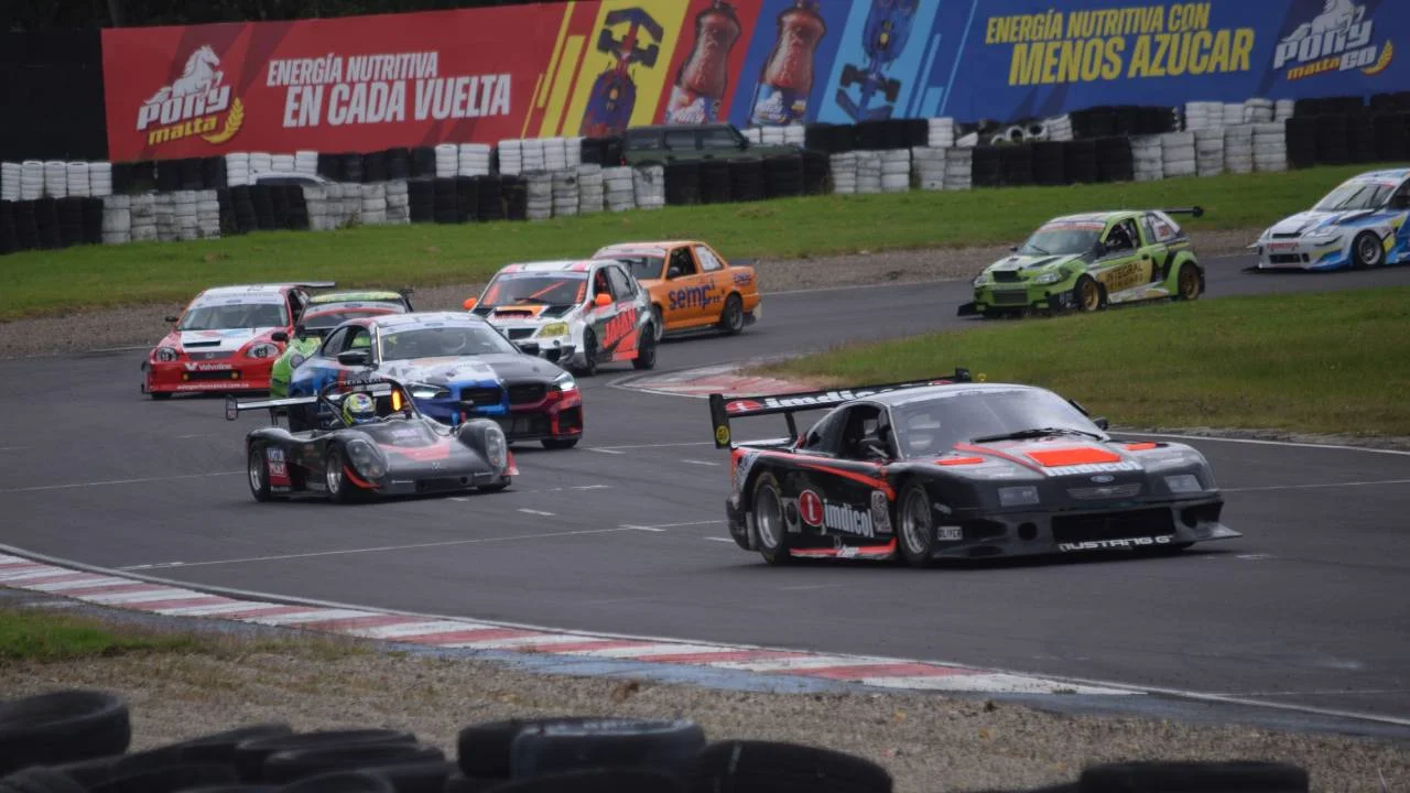 Campeonato Nacional de Automovilismo 2026: Tocancipá coronó a sus campeones 7 Campeonato Nacional de Automovilismo 2026: Carrera automovilística Ford Mustang G, Premio Ford 130.