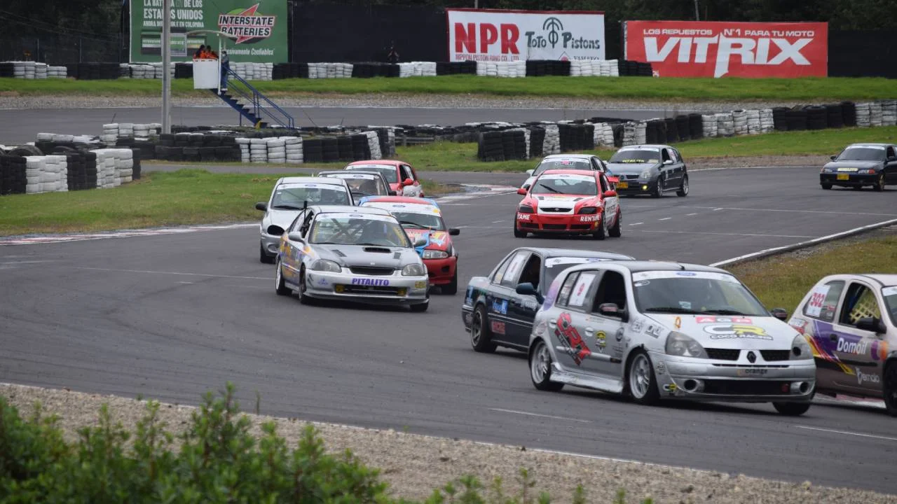 Campeonato Nacional de Automovilismo 2026: Tocancipá coronó a sus campeones 3 Campeonato Nacional de Automovilismo 2026: carros de carrera en el Premio Ford 130