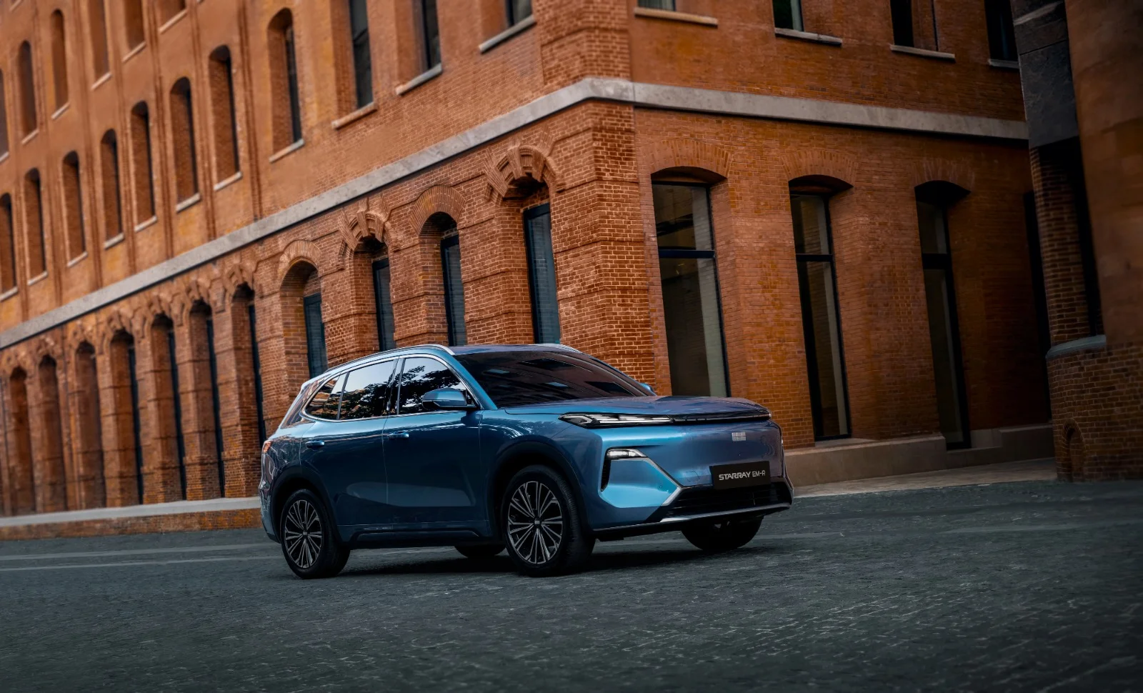 Geely Starray EM-R Monjaro EM-i: las nuevas SUV electrificadas para Colombia 3 Geely Starray EM-R Monjaro EM-i: Geely Starray EM-R SUV eléctrica vista frontal.