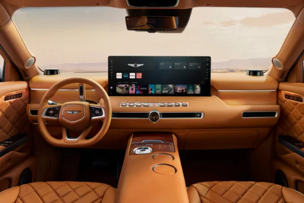 Interior Genesis GV90 con pantalla central LG y acabados de lujo.
