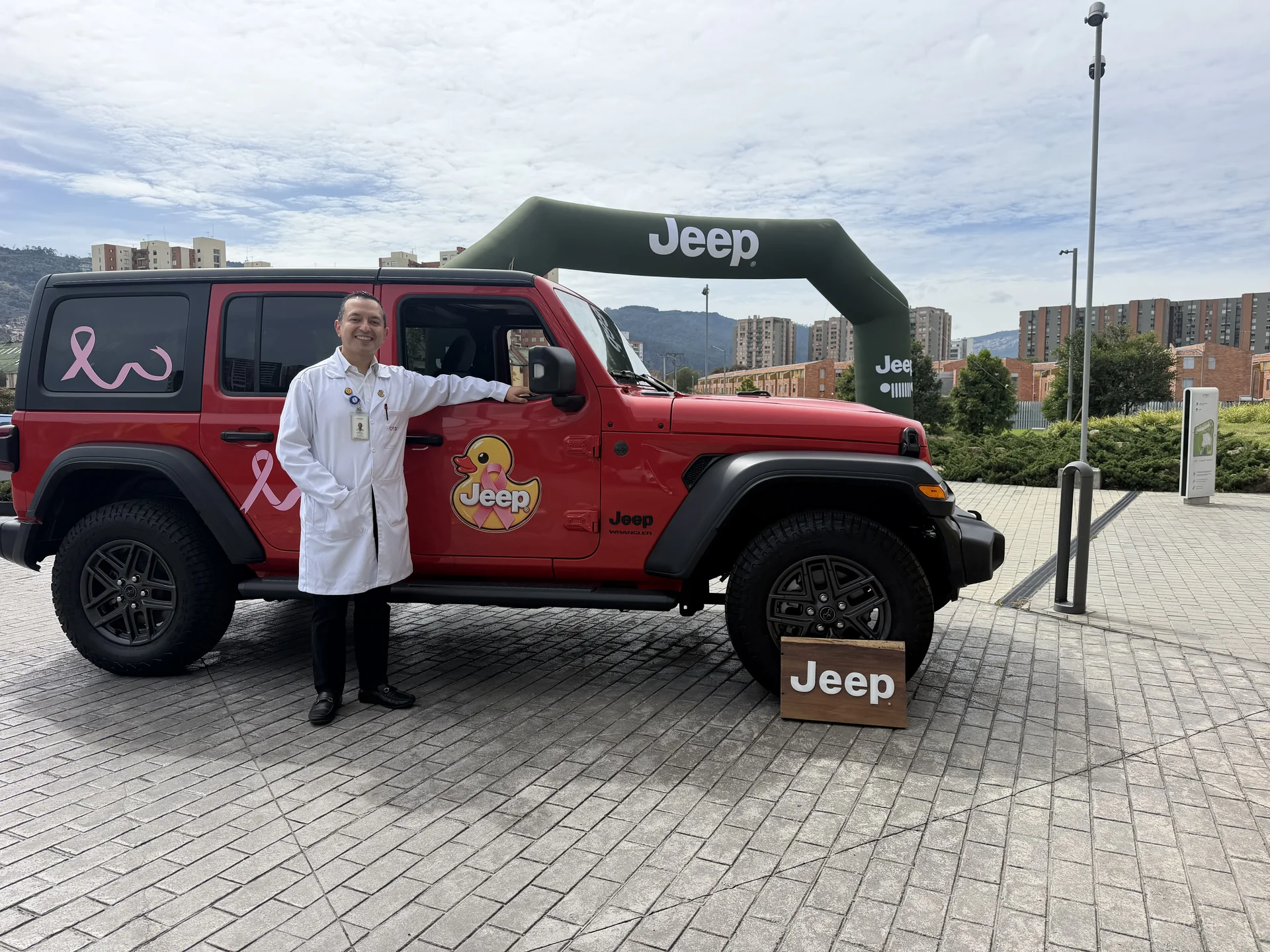 alianza de Jeep: Jeep y CTIC cáncer de mama: evento solidario en Bogotá.