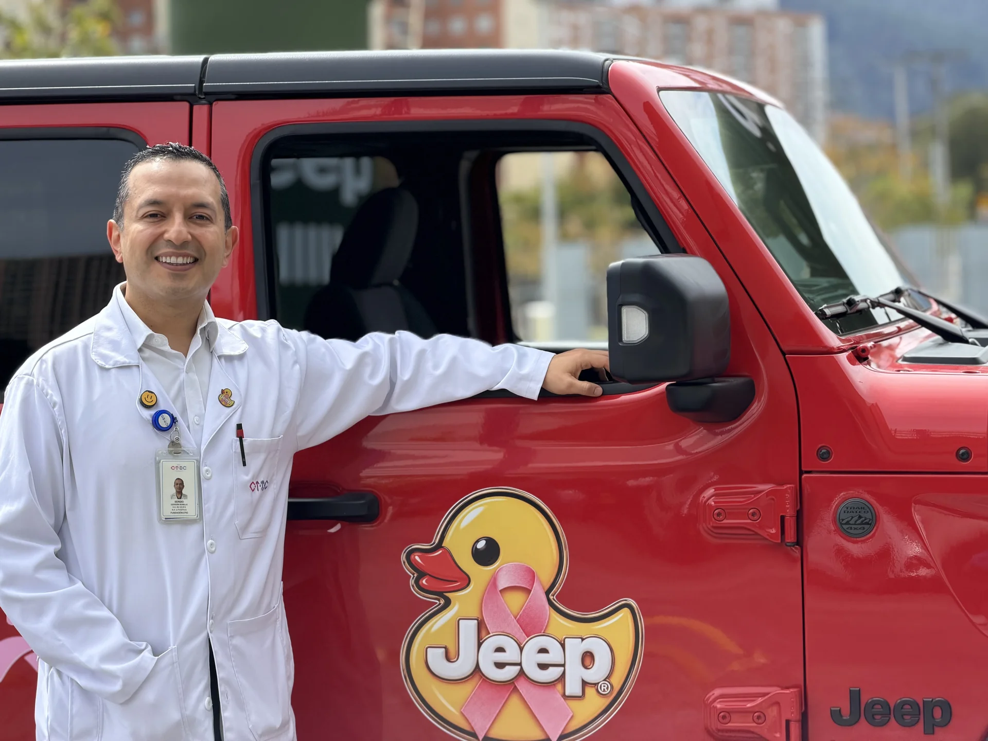 alianza de Jeep: Jeep y CTIC cáncer de mama: Jeep y CTIC apoyan lucha contra cáncer de mama.