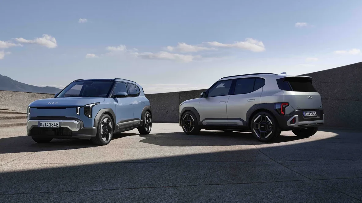 Kia EV2: la marca y Finandina impulsan financiación para universitarios en Colombia 2 Kia EV2: Kia EV5 eléctricos en entorno moderno promocional.