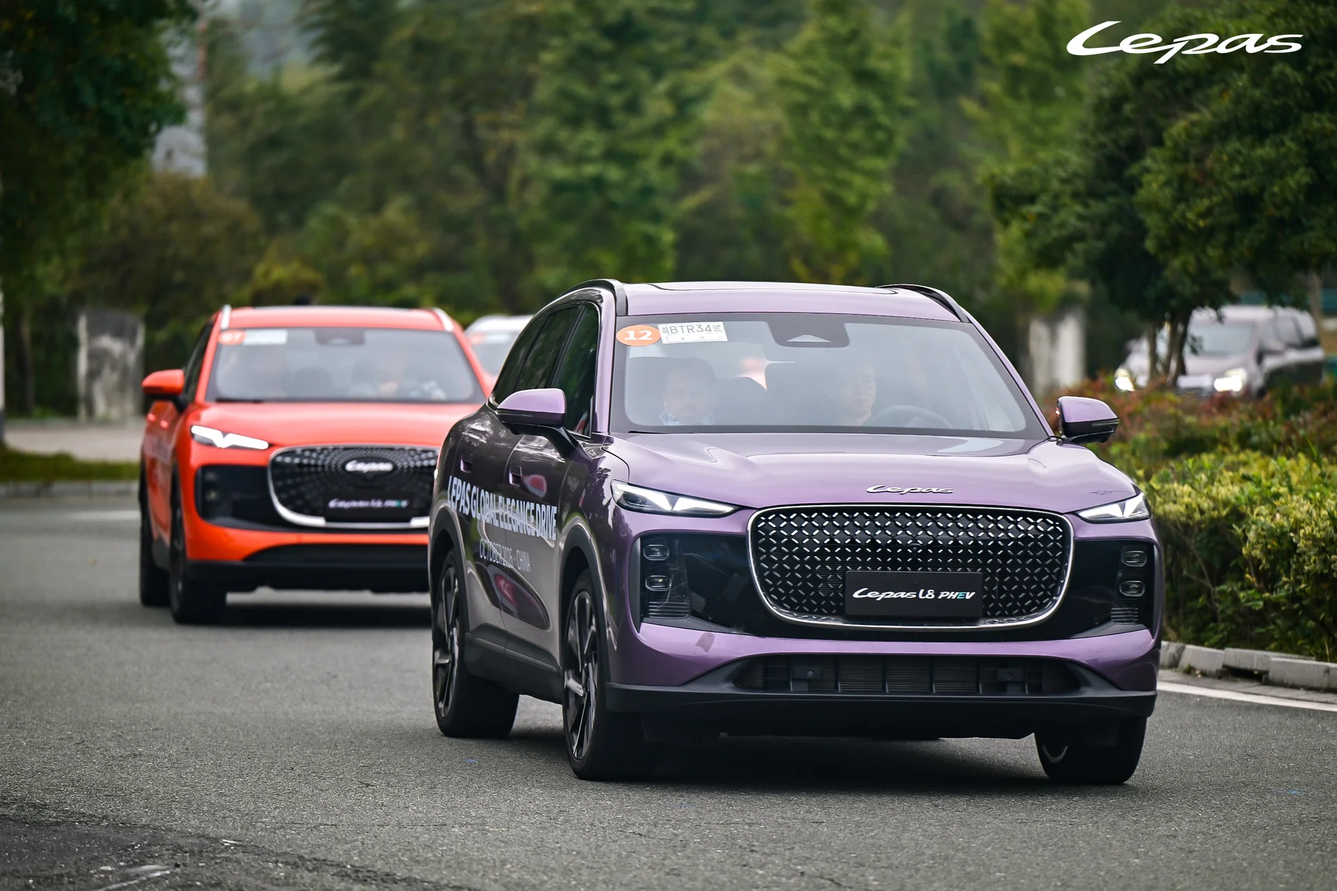 LEPAS Global Elegant Lifestyle Week: debut de AURA y tecnologías que redefinen la movilidad 4 LEPAS Global Elegant Lifestyle Week: Lepas L8 PHEV morado frontal evento
