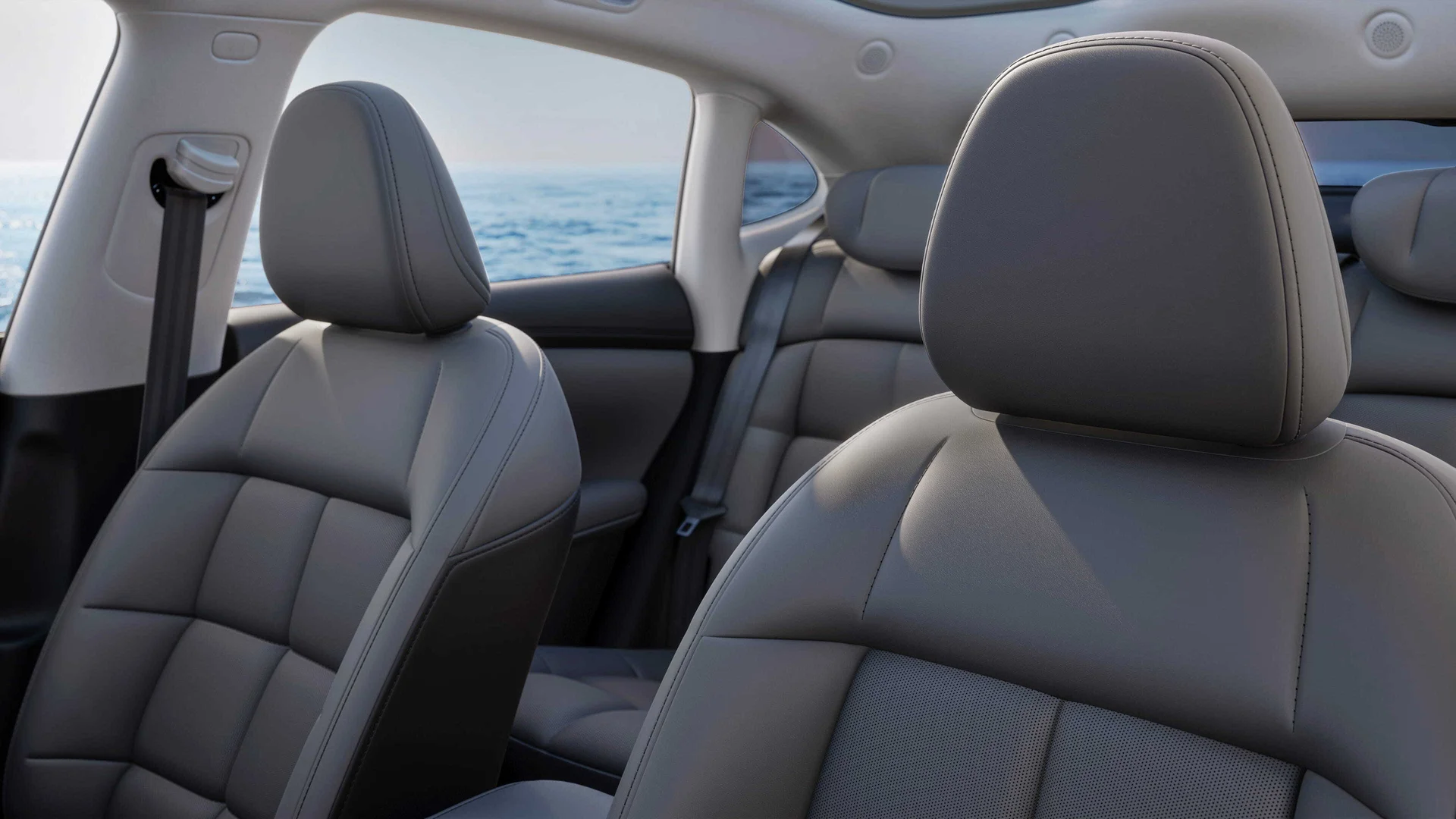 Interior del MG IM6 con asientos tapizados en cuero.