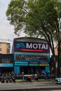 expansión de Motai: Fachada Motai Medellín, compraventa motocicletas y renting.