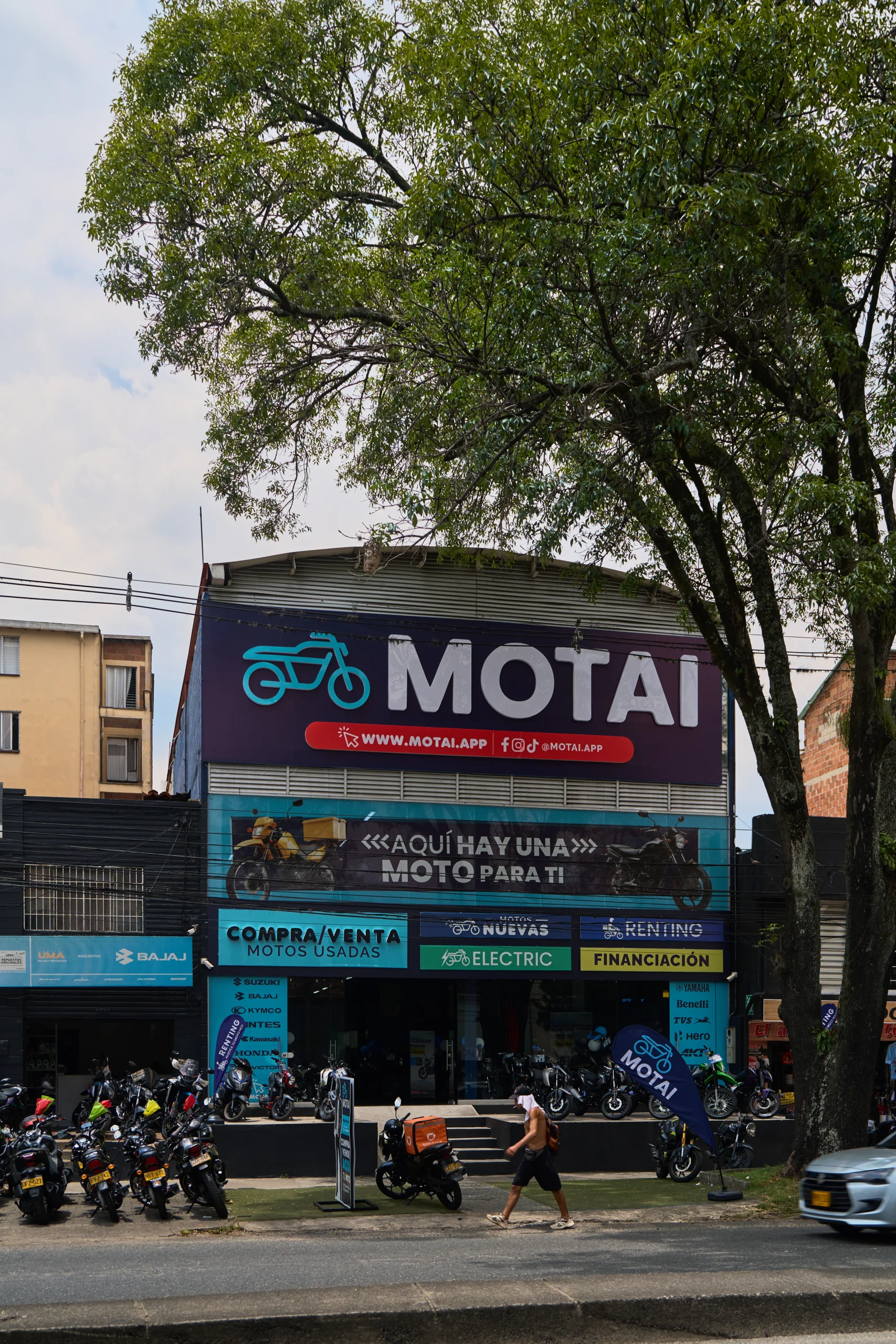 expansión de Motai: Fachada Motai Medellín, compraventa motocicletas y renting.