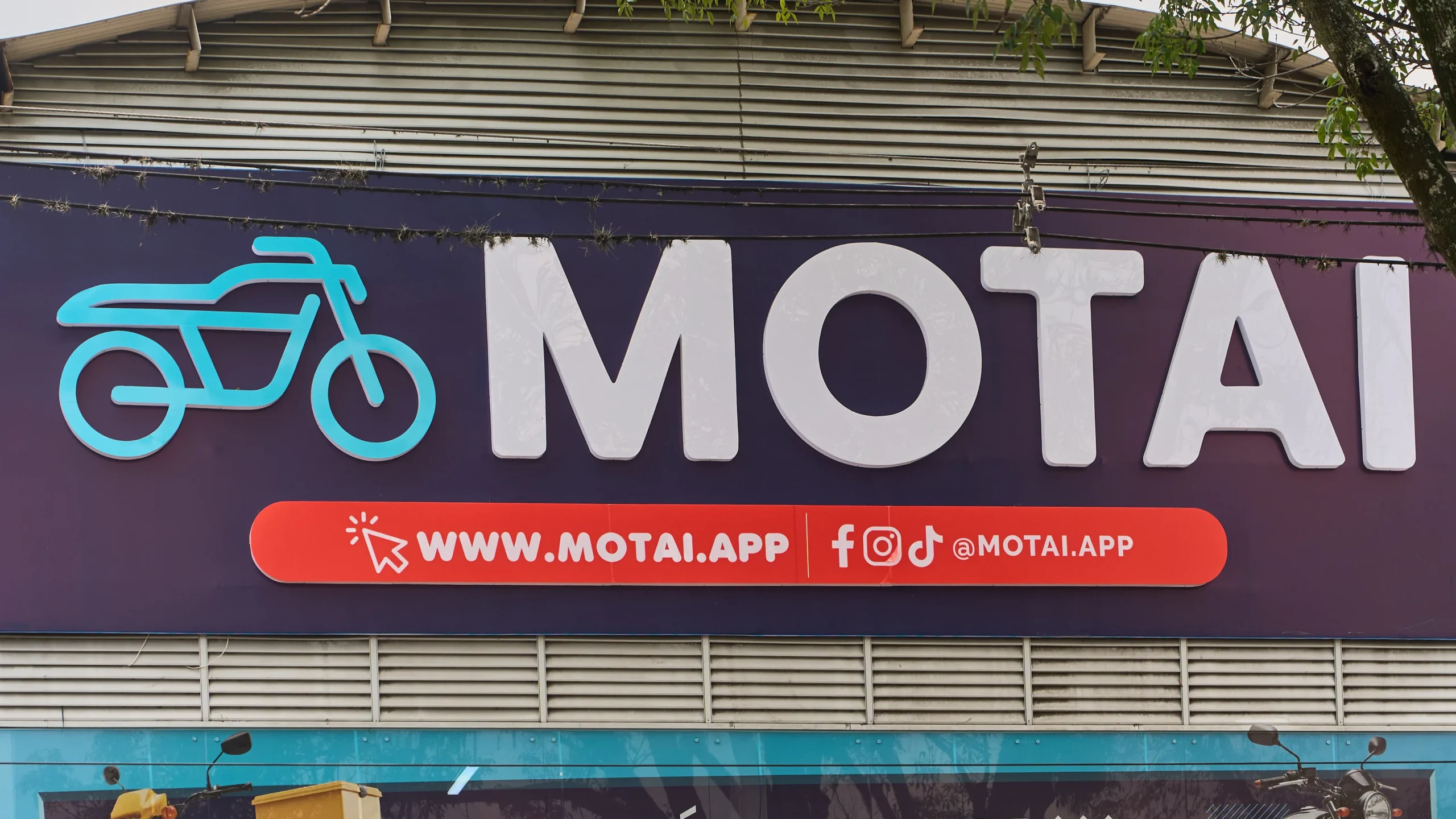 expansión de Motai: Fachada Motai Medellín, venta motos usadas