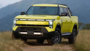 Nissan Frontier PRO PHEV híbrida enchufable en terreno rural.