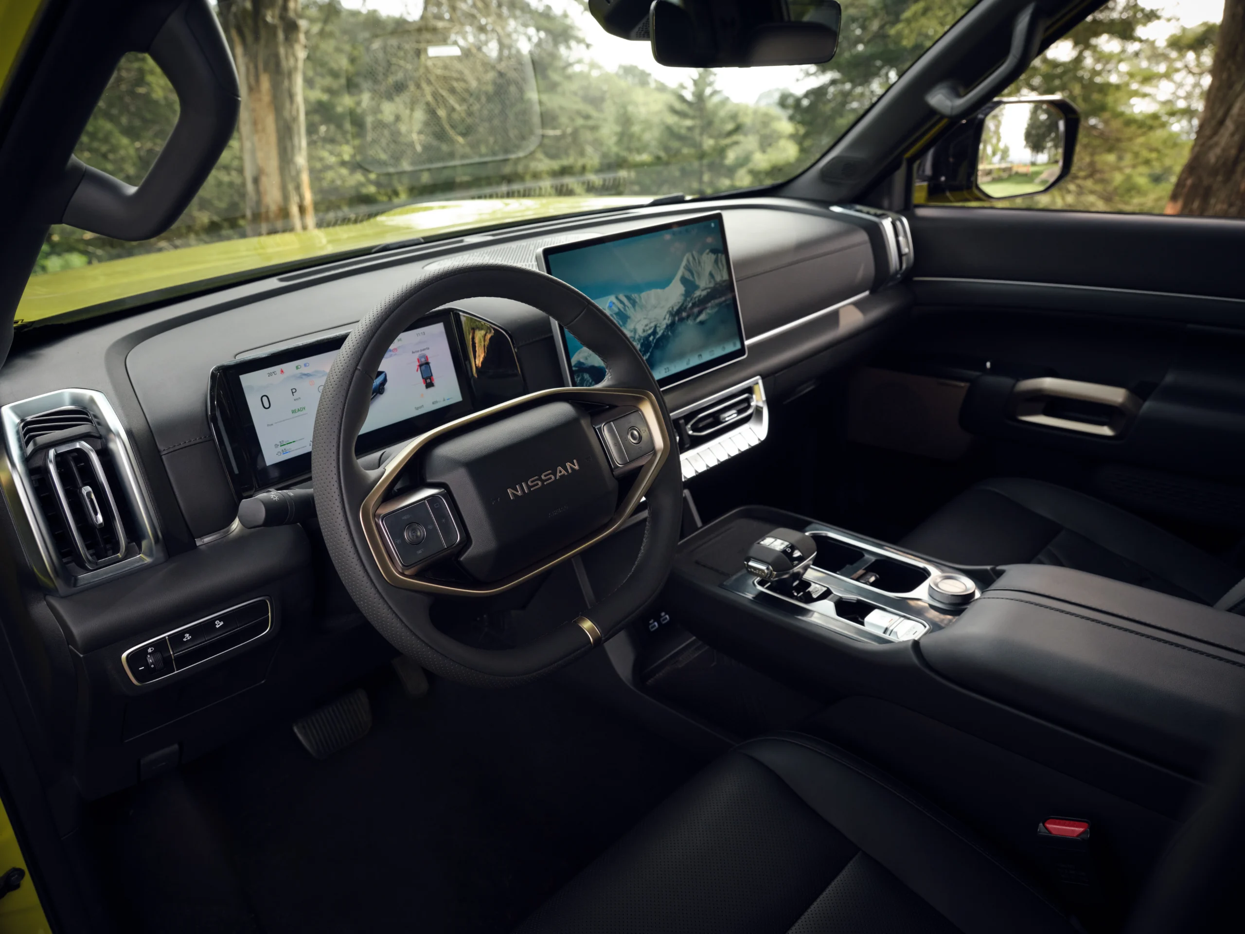 Interior Nissan Frontier PRO PHEV puesto mando