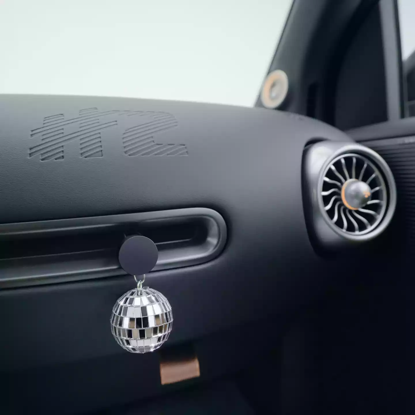 Smart #2: el biplaza eléctrico de ciudad que redefine la agilidad urbana 5 smart #2: Tablero interior con grabado #H2 y difusor de aire