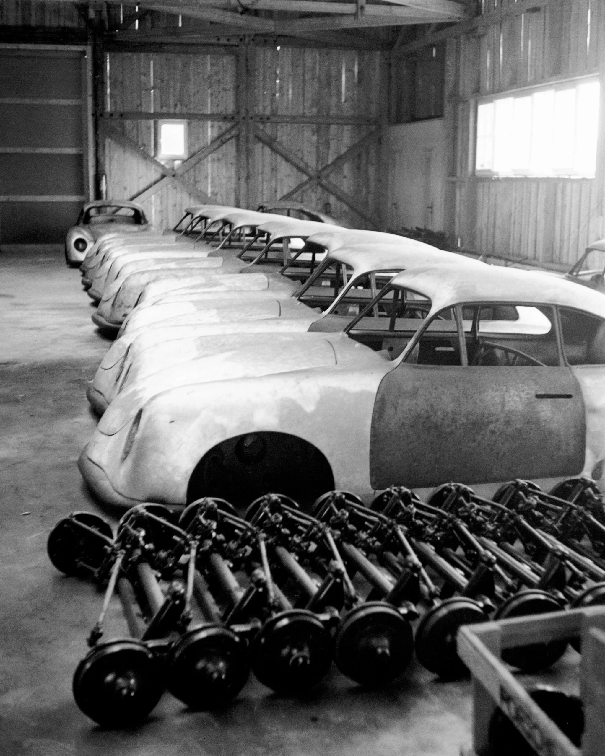 Porsche 356 SL: el misterio revelado de un ícono de la competición 3 Carrocerías Porsche 356 SL en fábrica