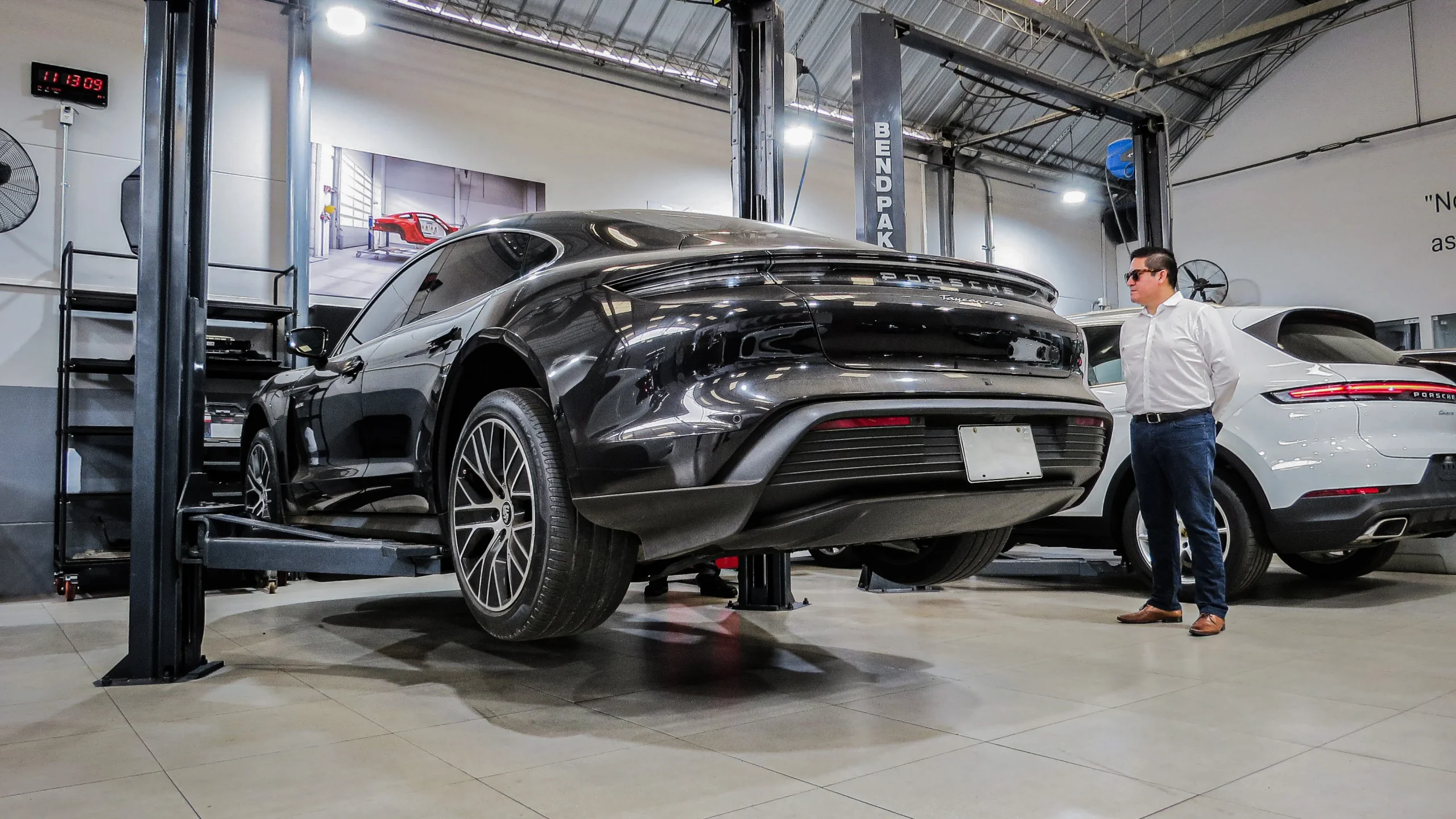 servicio de Porsche: Porsche porsche taycan servicio tecnicos certificados scaled