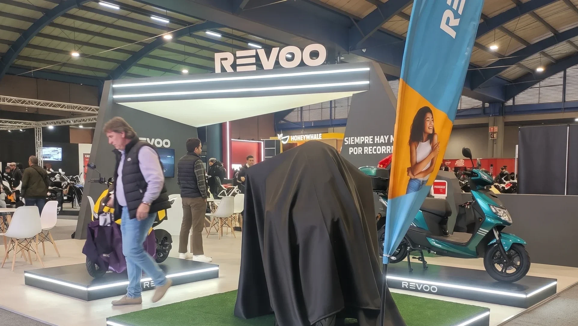 La expansión de REVOO en Colombia se consolida con 50 tiendas y planta de ensamblaje en Cota, liderando la movilidad eléctrica. Conozca más.
