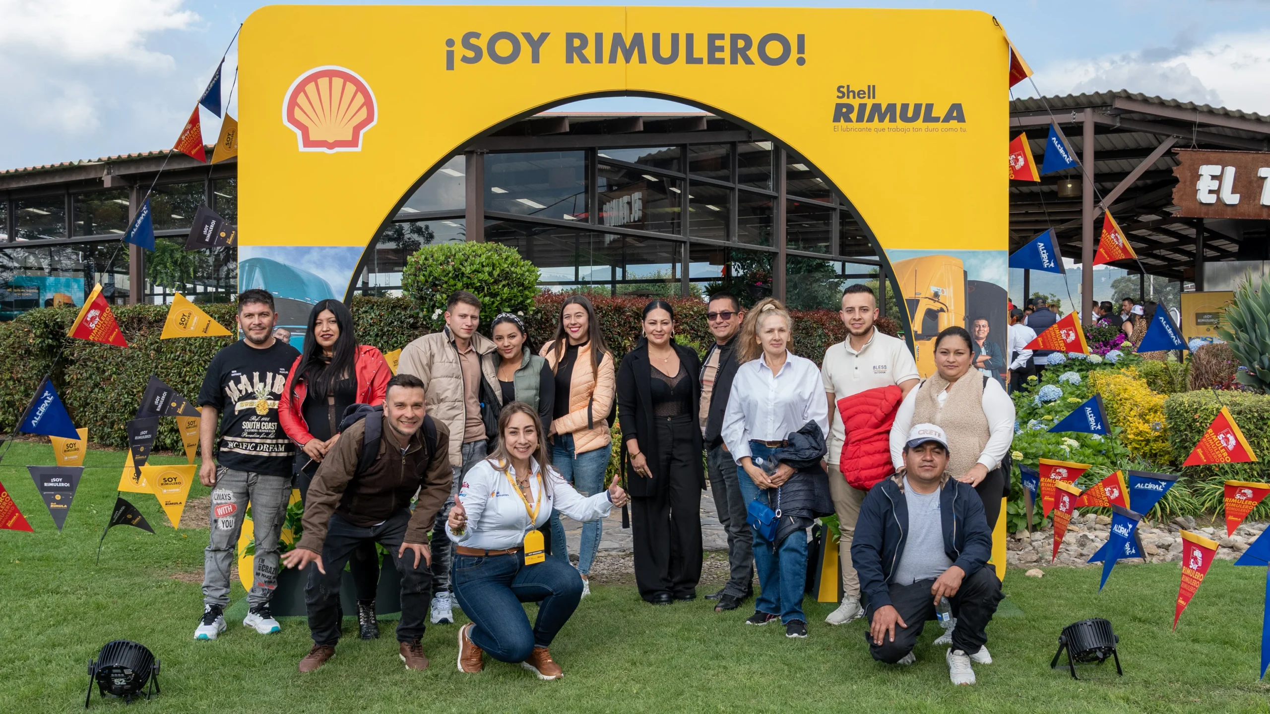Rimula Fest Shell 2026 celebra a los transportadores, motor de la economía colombiana 5 Rimula Fest Shell: Grupo de personas en evento Shell Rimula Fest.