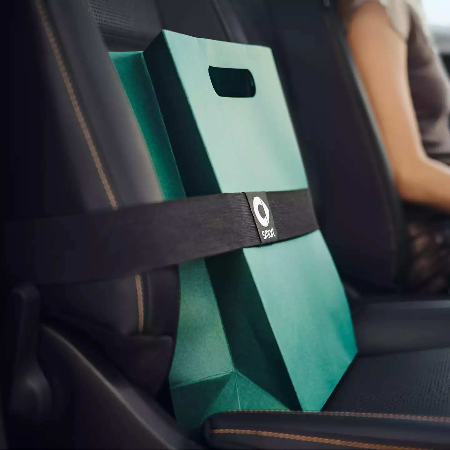 Smart #2: el biplaza eléctrico de ciudad que redefine la agilidad urbana 3 smart #2: Sujetador Smart de paquete en asiento trasero
