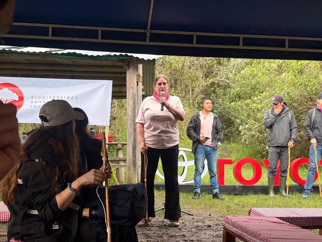 Bosque Toyota 2026: Personas durante evento de siembra de árboles Toyota.