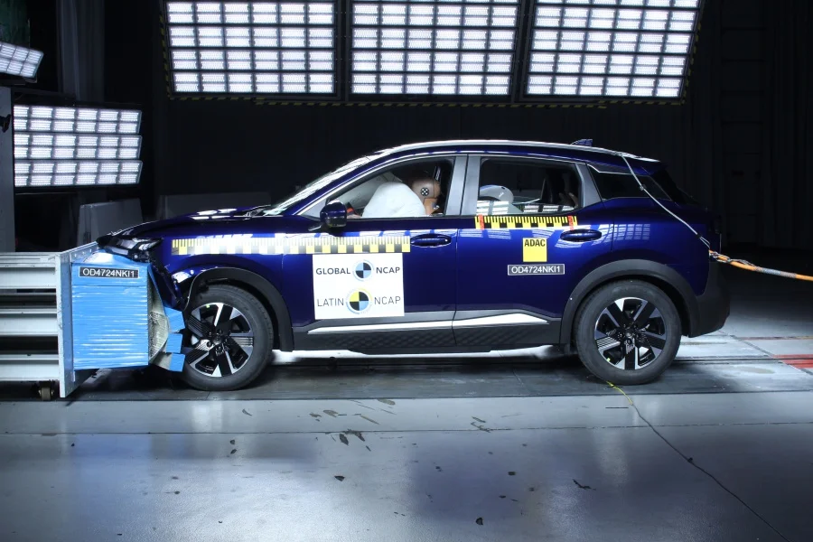 Nissan Kicks: Prueba de impacto de vehículo en instalaciones de seguridad.