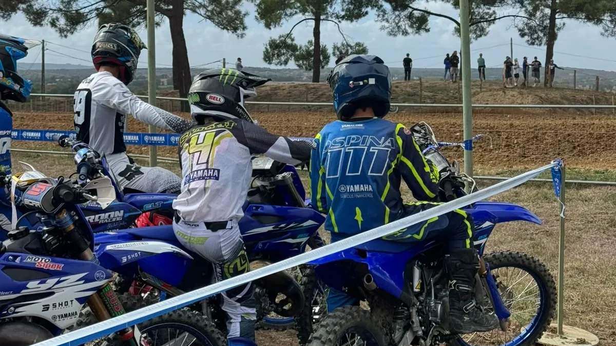 copa YZ BLU CRU SuperFinale: Jóvenes pilotos colombianos Yamaha YZ motocross.