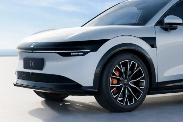 ventas de Zeekr: Vista frontal de un Zeekr 7X en Colombia.