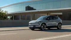 Volvo EX30: El SUV Eléctrico que Lidera la Seguridad en Colombia 22 318749_Volvo_EX30_Vapour_Grey_Exterior_6_11zon